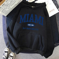 Stylowy Sweatshirt z Napisem TM