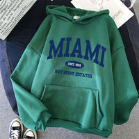 Stylowy Sweatshirt z Napisem TM